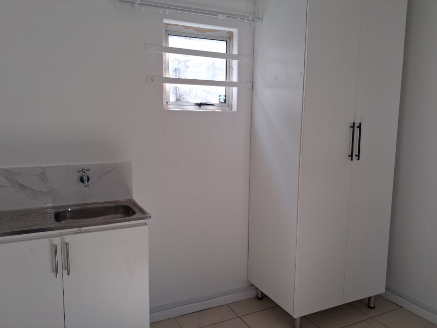 To Let 1 Bedroom Property for Rent in Quigney Eastern Cape